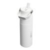 Bouteille d'eau de 700 ml avec paille rabattable Stanley IceFlow™ 2.0 Standard | Givré | sans marquage | non disponible | non disponible