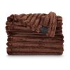 Couverture en polaire recyclée Sagaform Esther 130 x 170 cm Marron foncé | sans marquage