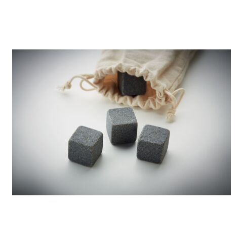 Cube en pierre dans pochette beige | sans marquage | non disponible | non disponible | non disponible