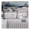 Chariot adaptateur universel GaN Xoopar Luggie pour voyages internationaux Blanc | Tampographie 1 couleur | face avant | 25 mm x 10 mm