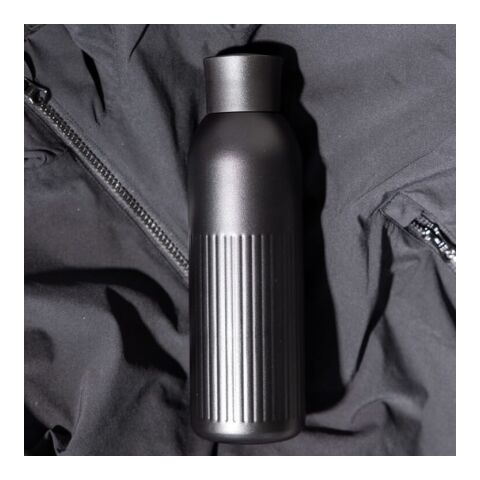 Sagaform Tekla Bouteille en acier avec bouchon poussoir (recyclé) 500 ml Noir | sans marquage | non disponible | non disponible