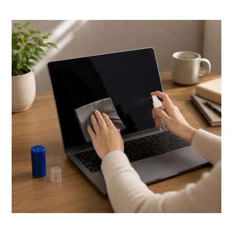 Kit comprenant un spray de 30 ml. blanc